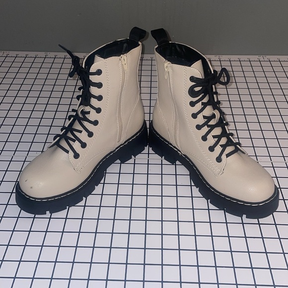 🍉 New Women’s Size 8 Unionbay Off White Zipper Boots - Picture 3 of 7